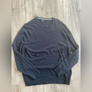 Men’s black 100% wool sweater XL